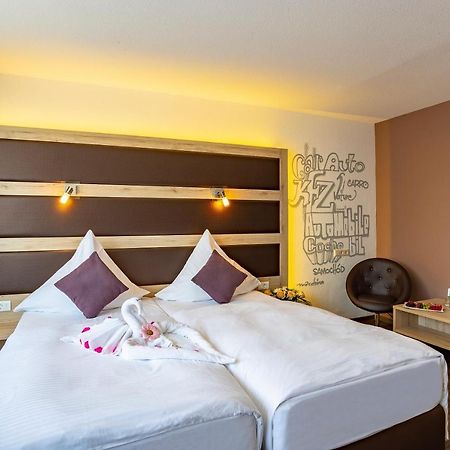 Michel Hotel Frankfurt Airport Рюссельхайм Экстерьер фото