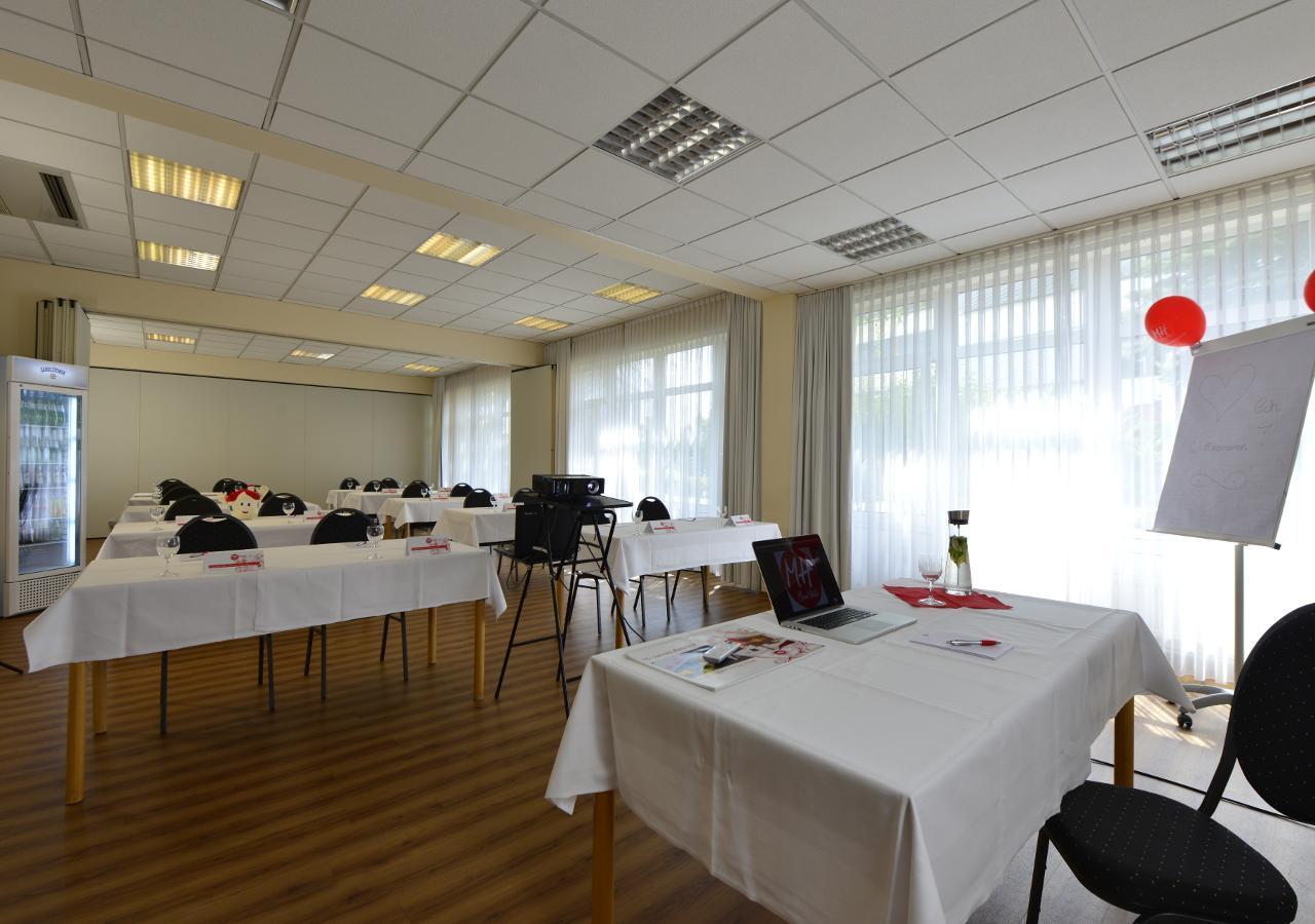 Michel Hotel Frankfurt Airport Рюссельхайм Экстерьер фото