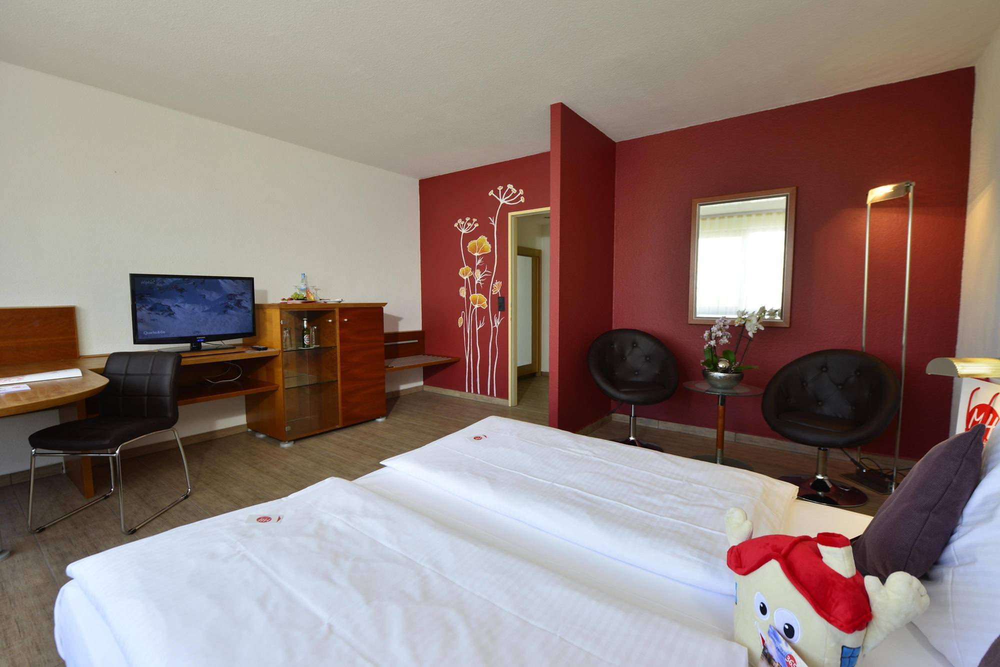 Michel Hotel Frankfurt Airport Рюссельхайм Экстерьер фото