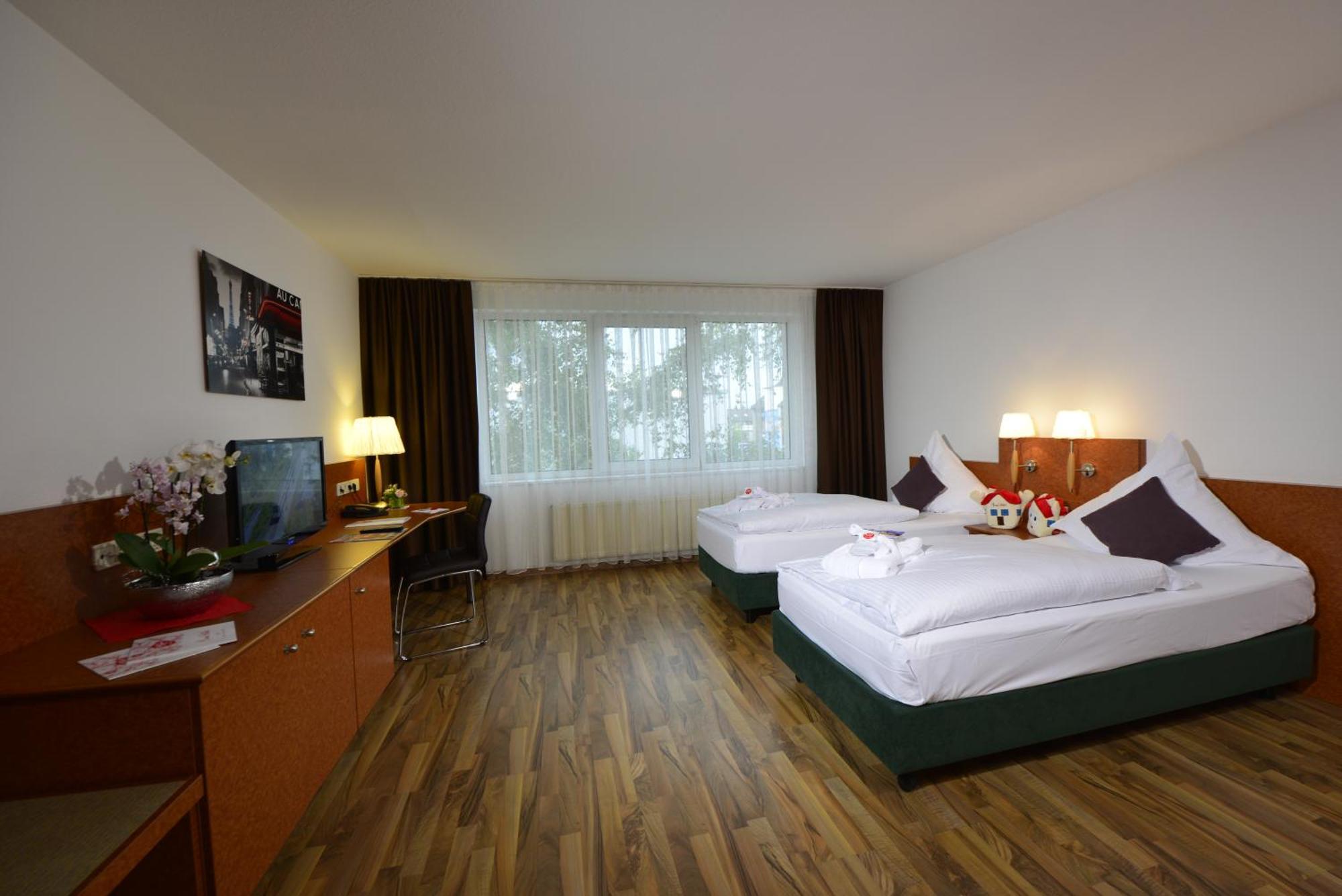 Michel Hotel Frankfurt Airport Рюссельхайм Экстерьер фото