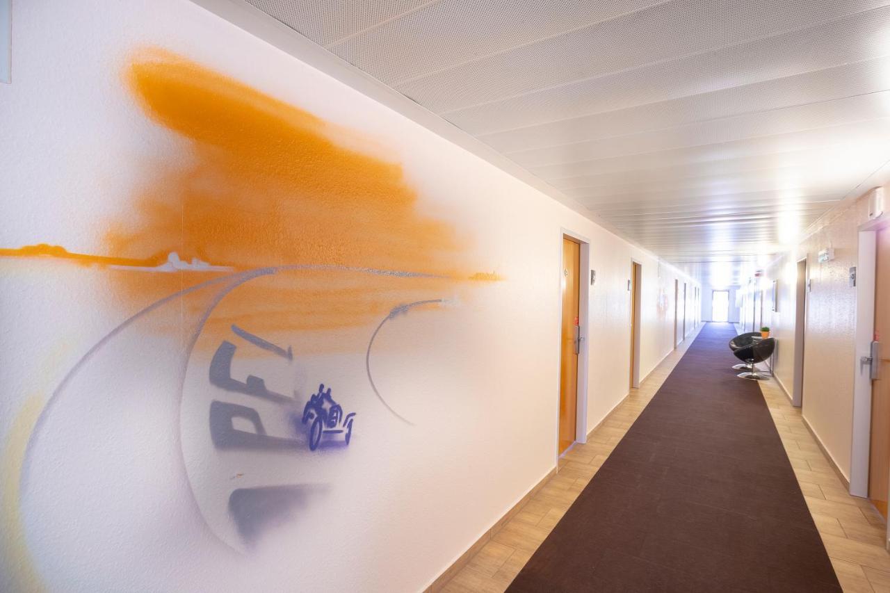 Michel Hotel Frankfurt Airport Рюссельхайм Экстерьер фото